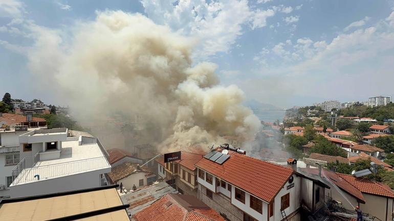 Antalyada tarihi Kaleiçi semtinde yangın