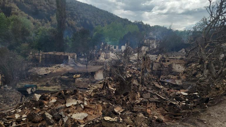 Bakan Kurum: Bilecikteki yangında 23ü ev, 47 birim yıkıldı