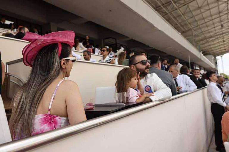 Ünlüler, 99. Gazi Koşusu’nu Hipodrom.com locasından izledi