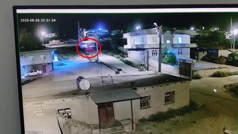 Evinin bahçesindeki kadının husumetlileri tarafından öldürüldüğü silahlı saldırı kamerada