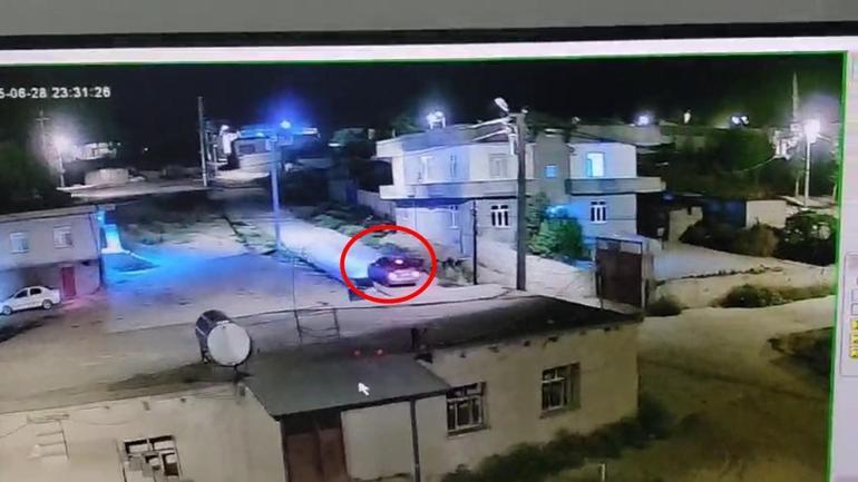 Evinin bahçesindeki kadının husumetlileri tarafından öldürüldüğü silahlı saldırı kamerada