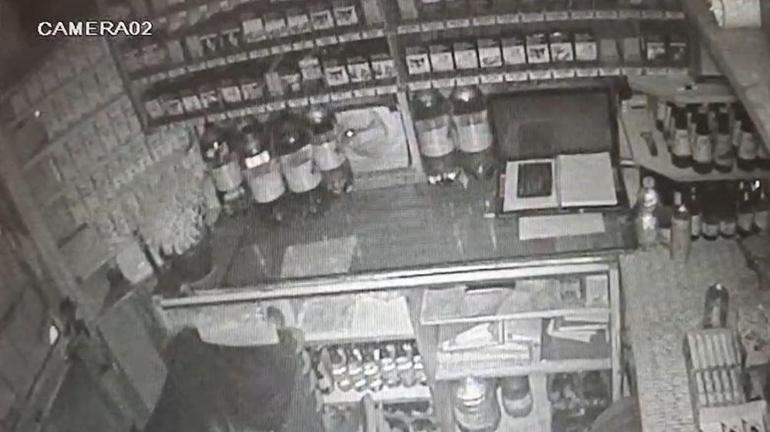 Büfeden sigara hırsızlığı kamerada: 5 gözaltı