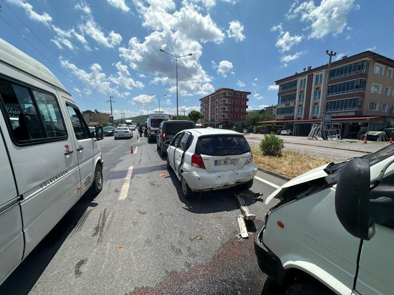 Samsun’da 3 araçlı zincirleme kaza; 2 yaralı