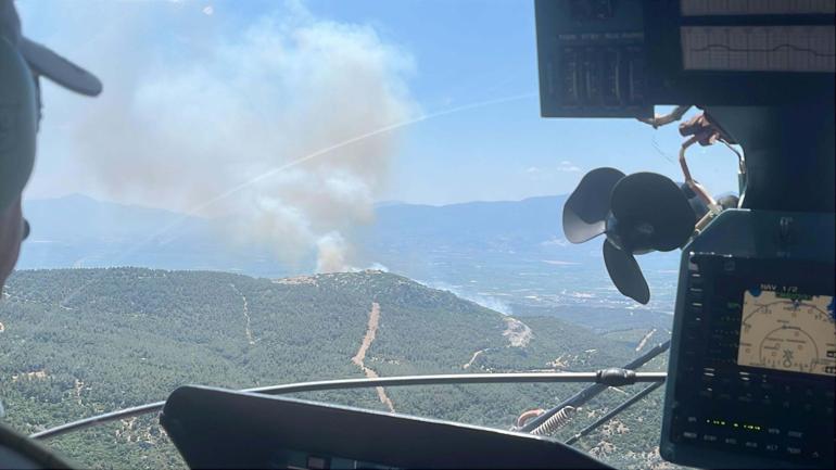 Manisanın 4 ilçesinde yangın; 3 ilçede yangın kontrol altında