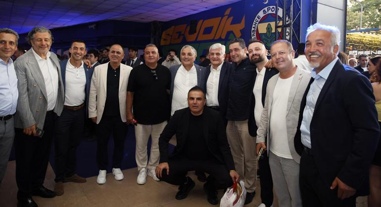 Fenerbahçe’de yeni sezon formaları tanıtıldı