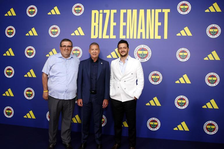 Fenerbahçe’de yeni sezon formaları tanıtıldı