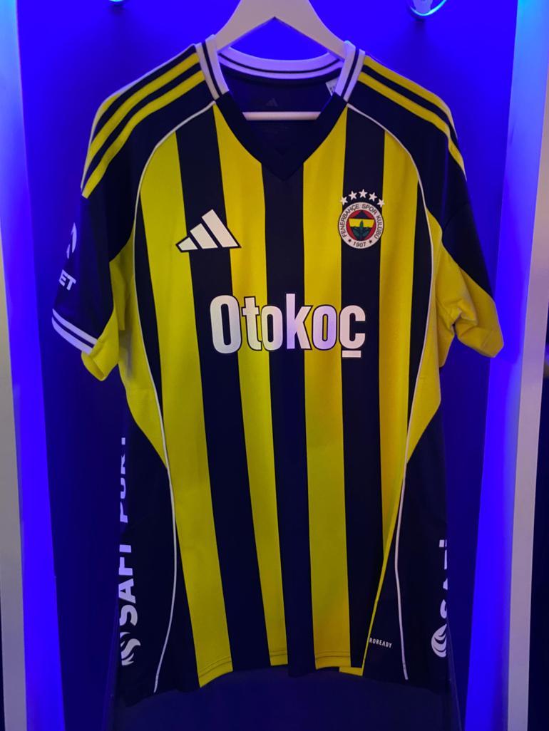 Fenerbahçe’de yeni sezon formaları tanıtıldı