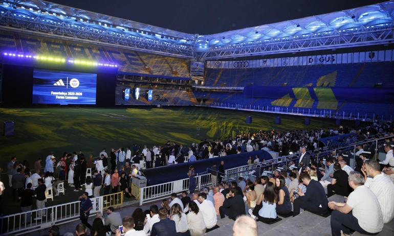 Fenerbahçe’de yeni sezon formaları tanıtıldı
