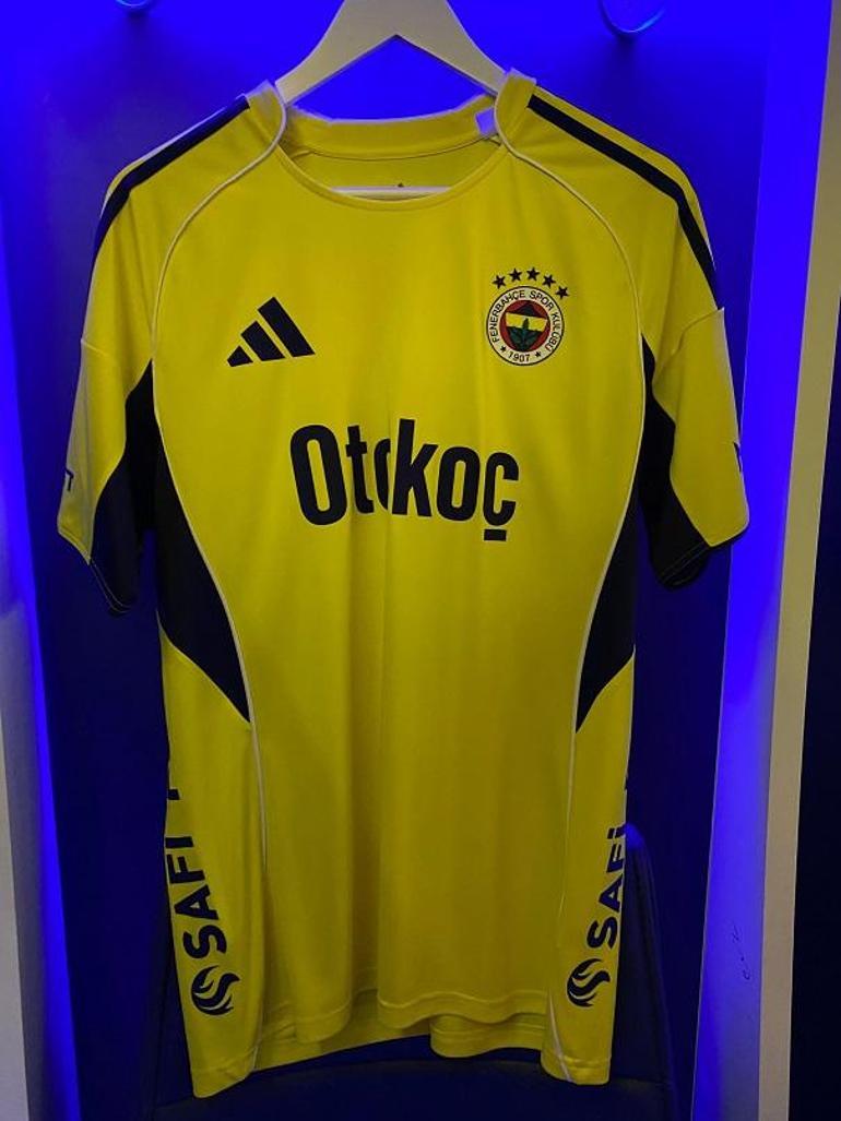 Fenerbahçe’de yeni sezon formaları tanıtıldı