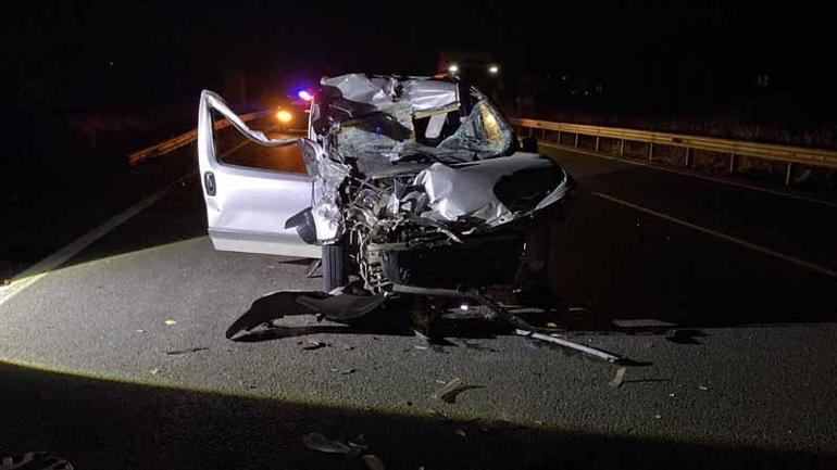 Tomruk tüklü TIR ile hafif ticari araç çarpıştı: 1 yaralı