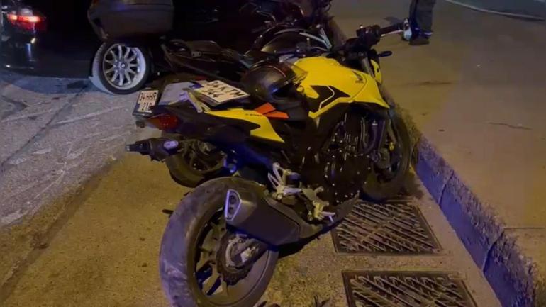 Kadıköy’de motosiklet ile otomobil çarpıştı: 2 yaralı