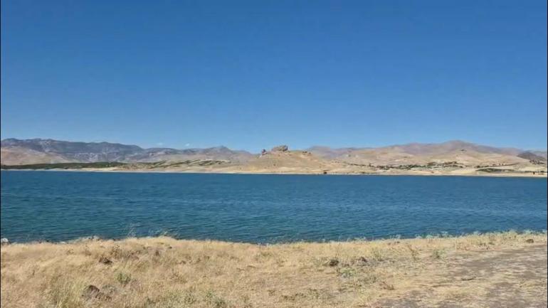 Serinlemek için girdiği baraj gölünde boğuldu