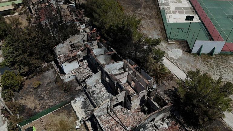 İzmirdeki orman yangınında yanan alanlar ve evler havadan görüntülendi