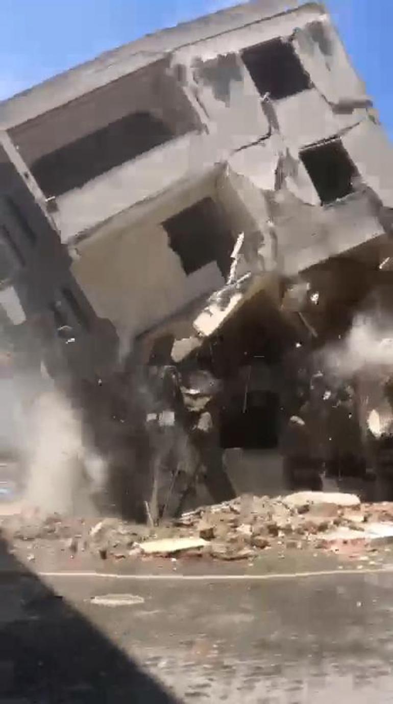 Esenyurtta kontrollü yıkımı yapılan 5 katlı binanın çökme anı kamerada