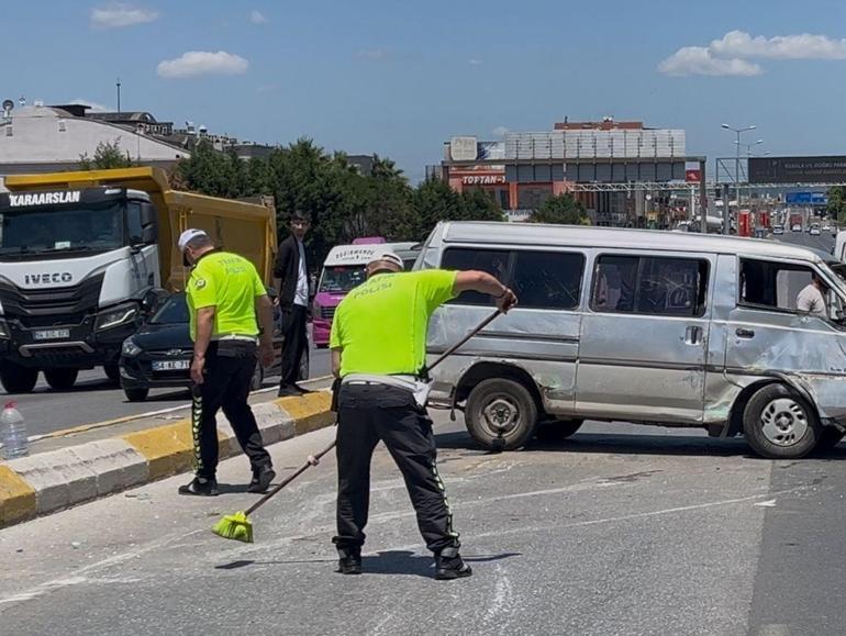 Sakaryada minibüs devrildi: 6 yaralı