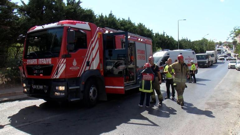 Sultanbeylide kamyonet ile hafif ticari araç çarpıştı: 2 yaralı