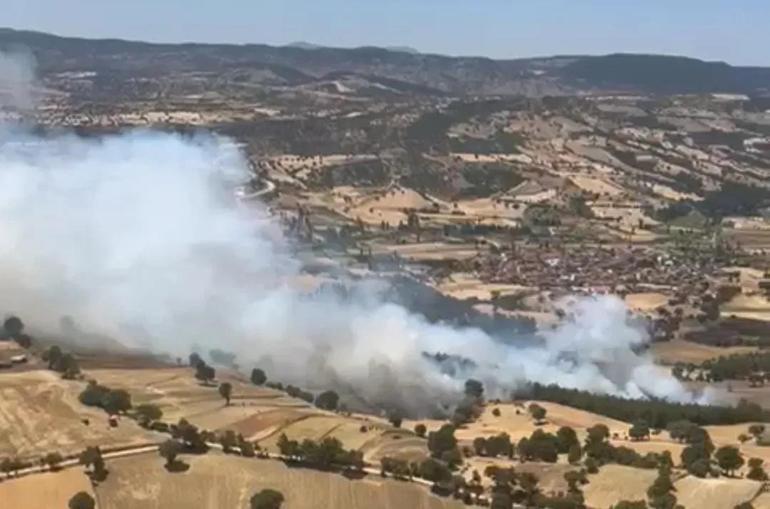 Kütahyada tarım arazisinde çıkan yangın ormana sıçradı
