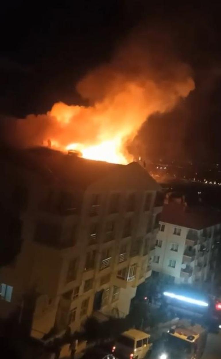 Ankarada 5 katlı binanın çatısında çıkan yangın söndürüldü