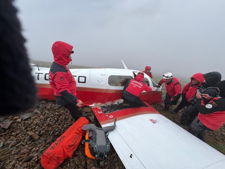 Dünya turuna çıkan pilotun tek motorlu uçağı düştü; pilot öldü, kadın yolcuya sağ ulaşıldı