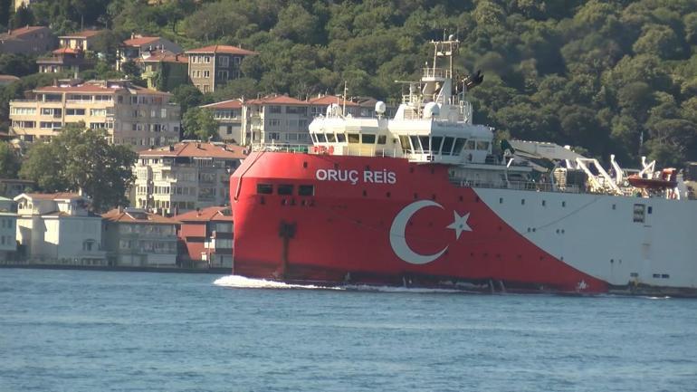 Oruç Reis, İstanbul Boğazından geçti