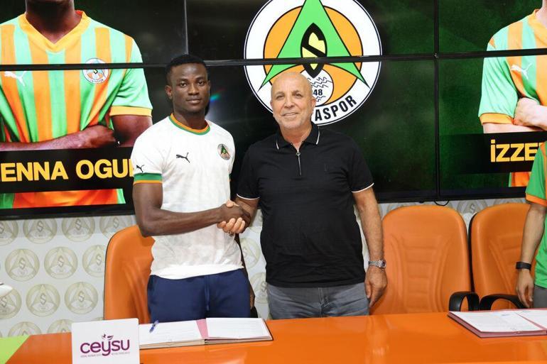 Alanyaspor, Uchenna Ogundu ve İzzet Çelik için imza töreni düzenledi