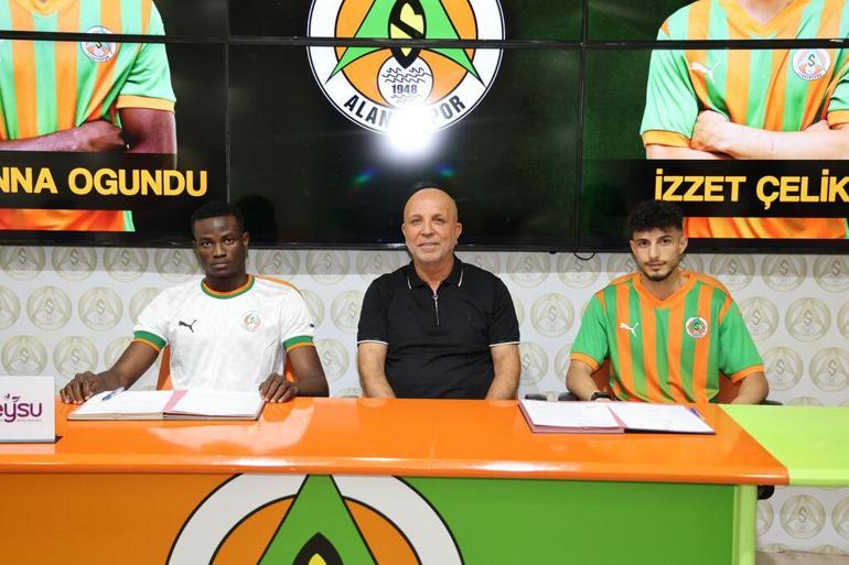Alanyaspor, Uchenna Ogundu ve İzzet Çelik için imza töreni düzenledi