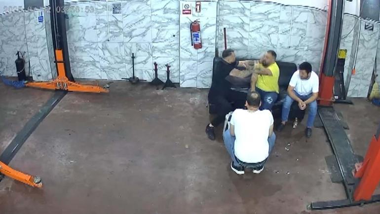 Oto tamircide levye ile dövüldü; o anlar kamerada