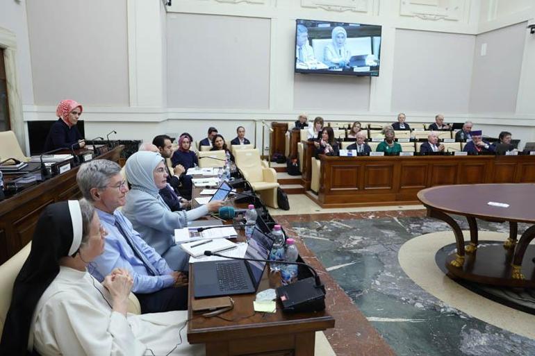 Emine Erdoğan, Vatikan’da ‘Kardeşlik Temelli Ekonomi: Etik Çok Taraflılık’ konferansına katıldı