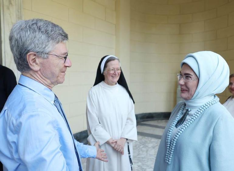 Emine Erdoğan, Vatikan’da ‘Kardeşlik Temelli Ekonomi: Etik Çok Taraflılık’ konferansına katıldı