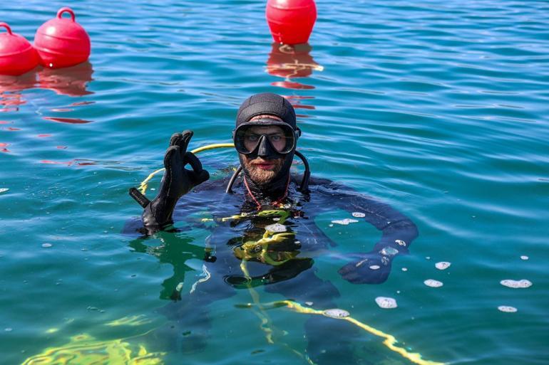 Sapanca Gölü’nün 25 metre altındaki hatlar dalgıçlarla temizleniyor