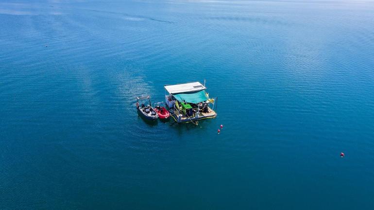 Sapanca Gölü’nün 25 metre altındaki hatlar dalgıçlarla temizleniyor