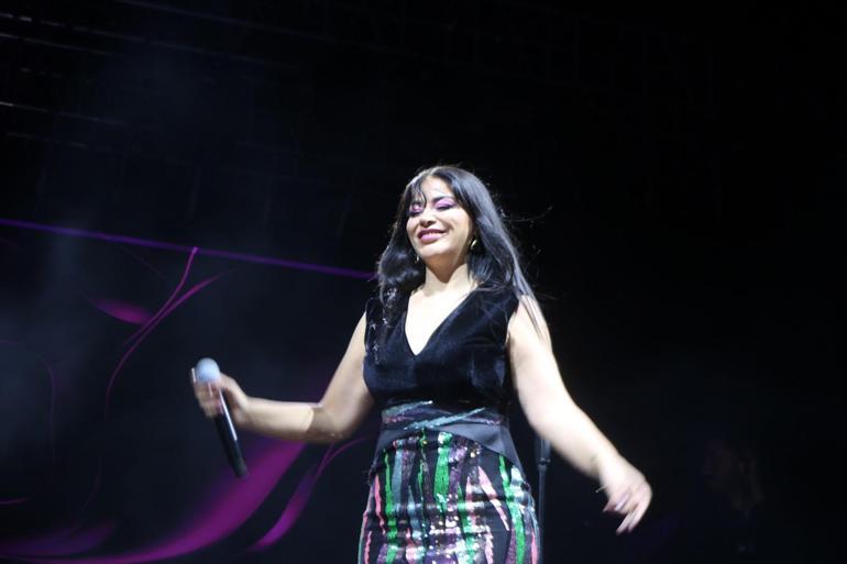 Zara, merhum sanatçı Volkan Konak için Al ömrümü şarkısını seslendirdi