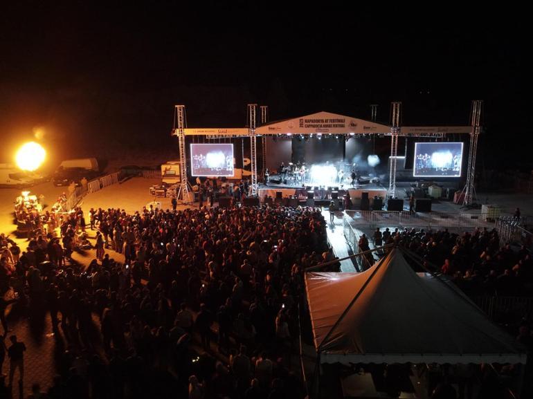 Zara, merhum sanatçı Volkan Konak için Al ömrümü şarkısını seslendirdi