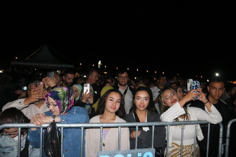 Zara, merhum sanatçı Volkan Konak için Al ömrümü şarkısını seslendirdi