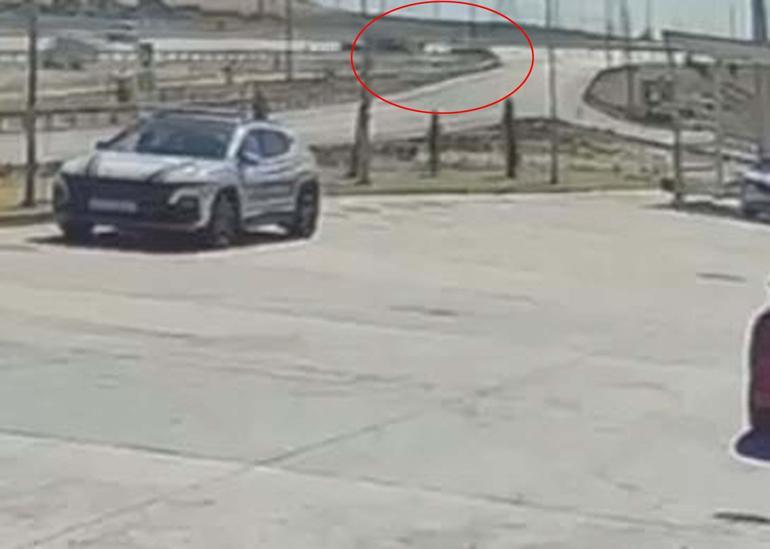 Ters yöne giren otomobille kamyonun çarpıştığı kaza kamerada; 1 ölü, 3 yaralı