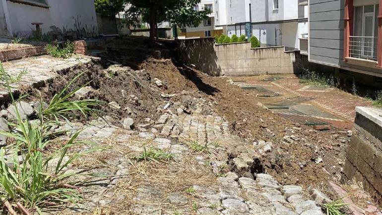 Samsun’da sitenin istinat duvarı çöktü