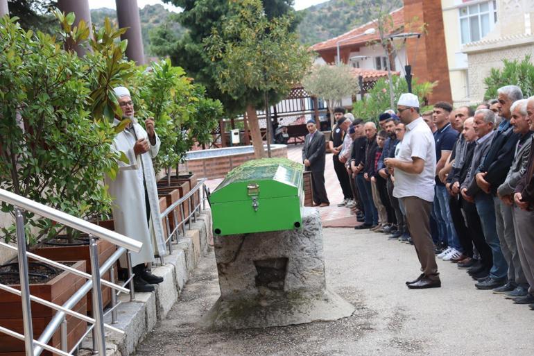 Cezaevinden çıktıktan 2 gün sonra eşini öldürüp intihar etti