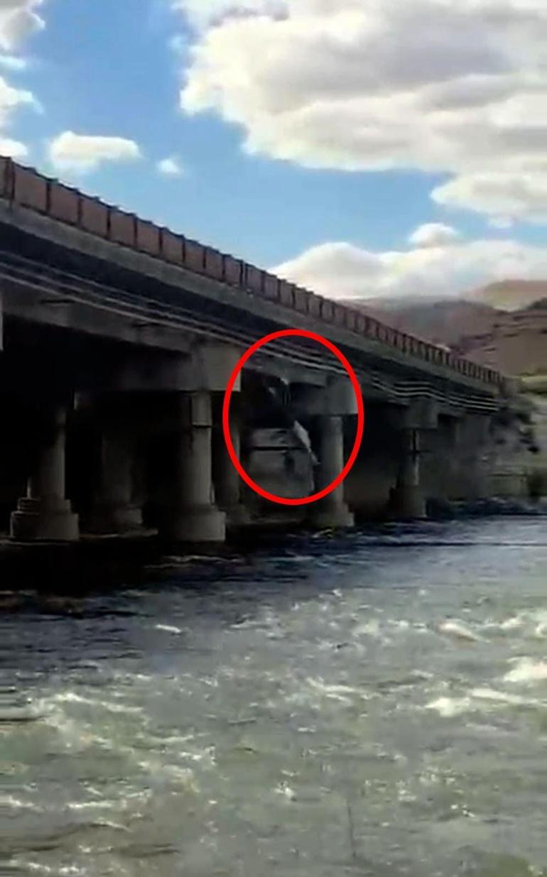 İddia üzerine köprüden Kızılırmak’a atlayan genç kayboldu