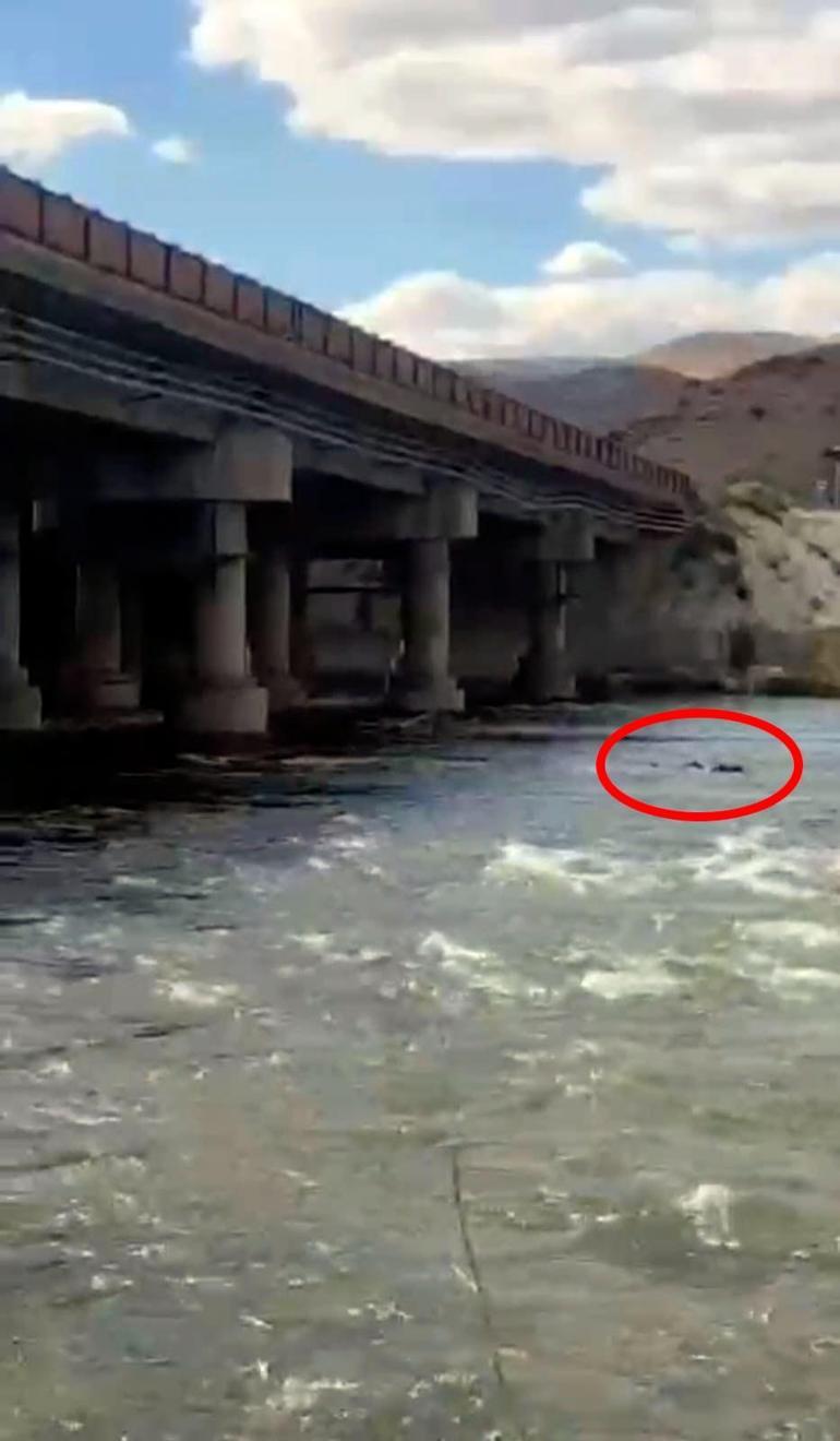 İddia üzerine köprüden Kızılırmak’a atlayan genç kayboldu