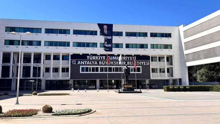 Antalya Büyükşehir Belediye Başkanı Böcek gözaltına alındı