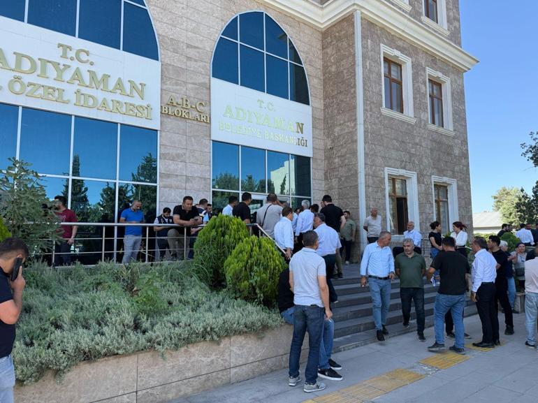 Adana Büyükşehir ve Adıyaman Belediye başkanları gözaltına alındı