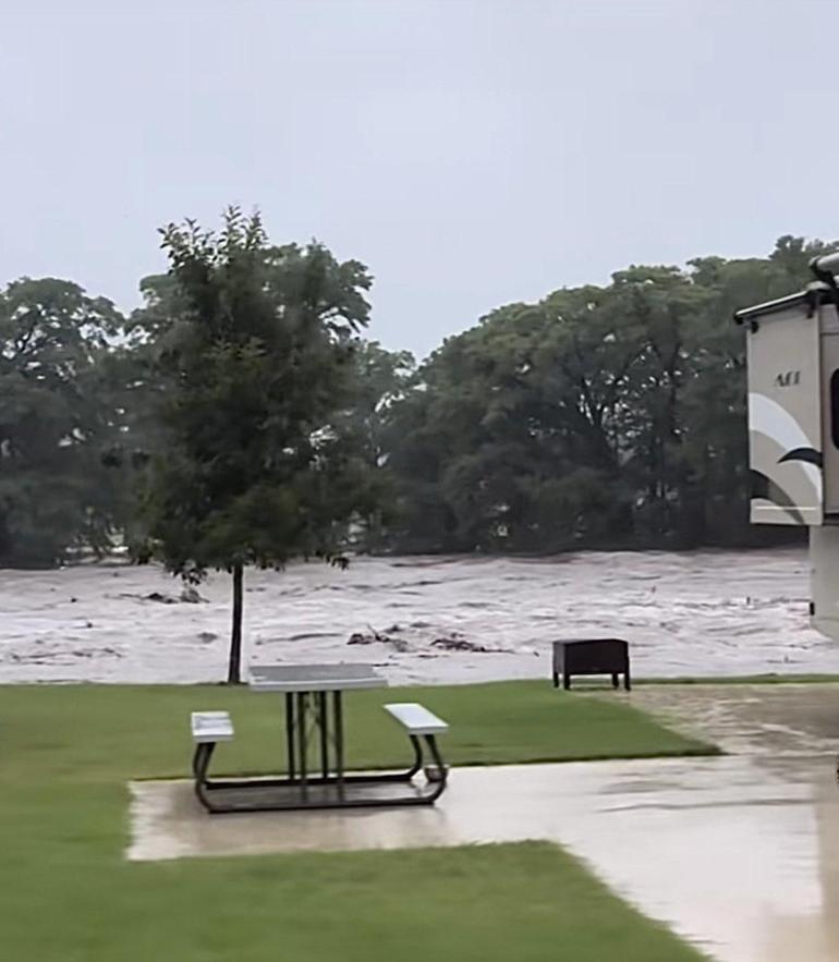Texas’ta meydana gelen sellerde 24 kişi hayatını kaybetti