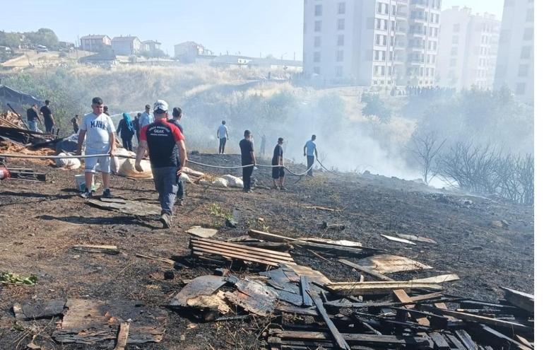 Gebzede 3 dönümlük otluk yandı; depo olarak kullanılan ev de küle döndü