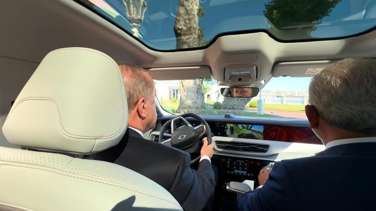 Cumhurbaşkanı Erdoğan, Togg’un yeni modeli T10F’yi test etti