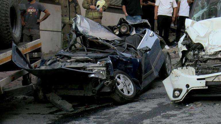 Başakşehirde kayan vinç park halindeki 23 araca çarptı