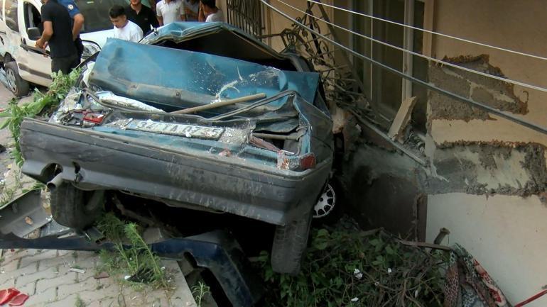 Başakşehirde kayan vinç park halindeki 23 araca çarptı