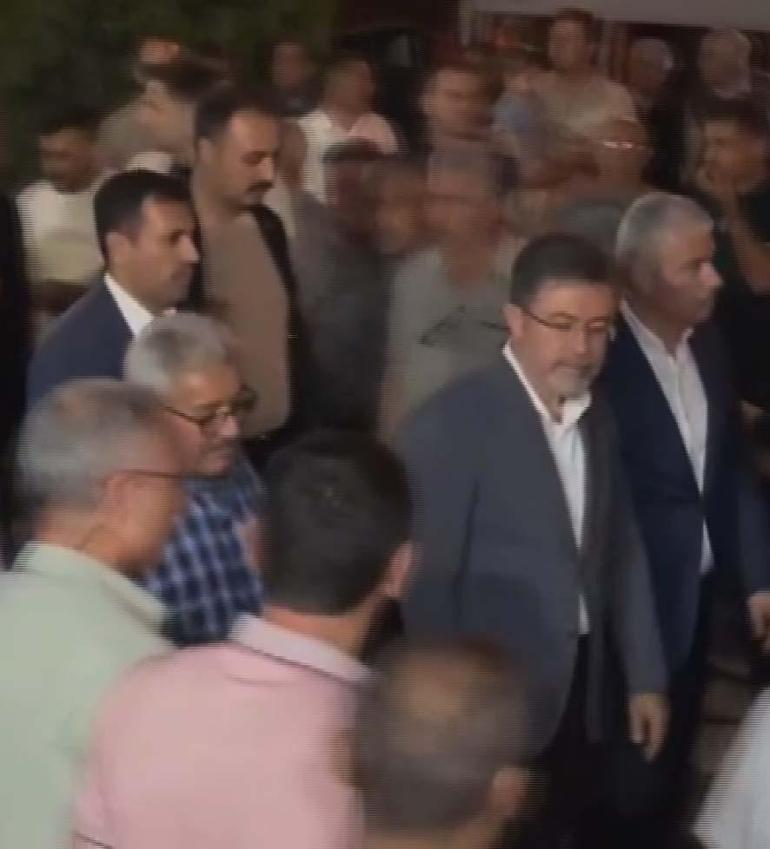 Bakan Yumaklı, şehit dozer operatörünün ailesini ziyaret etti