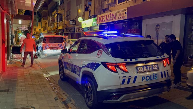 Silahlı saldırıdan şans eseri yara almadan kurtuldu; olay anı kamerada