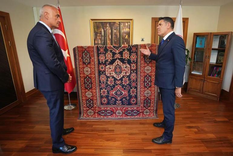 5 asırlık Uşak halısı, 30 yıl sonra Türkiyeye iade edildi
