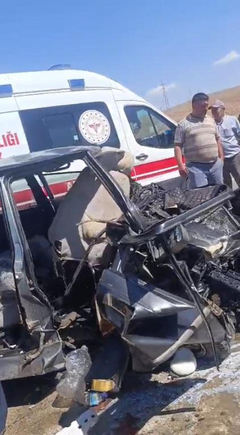 Ankarada iki otomobil çarpıştı; 1 ölü, 4 yaralı
